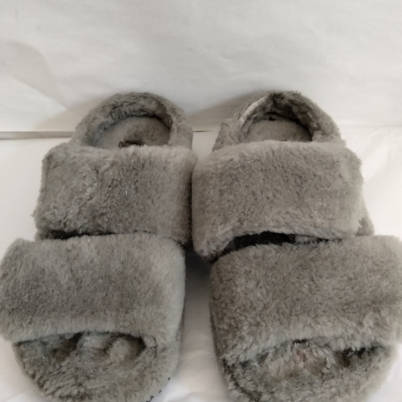 UGG fluff yeah that  slides size 8 - Picture 14 of 16
